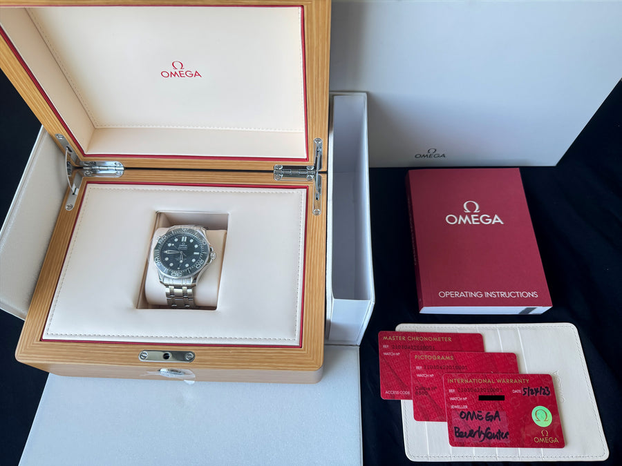 Omega Seamaster Diver 300 M Green Dial watch for Men/Unisex