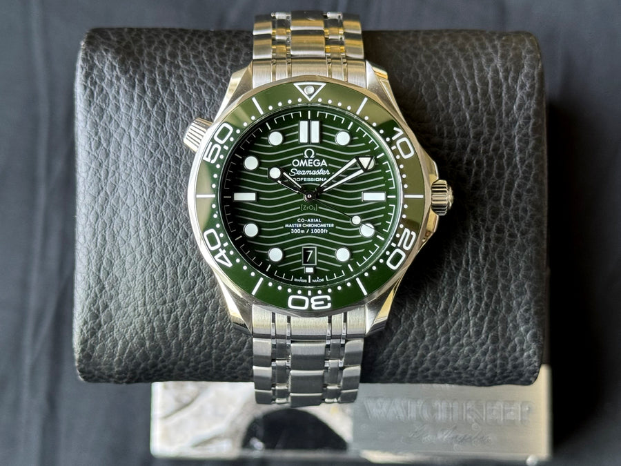 Omega Seamaster Diver 300 M Green Dial watch for Men/Unisex