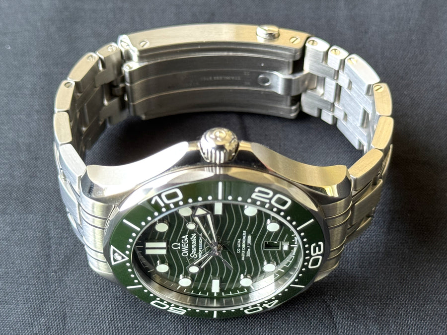 Omega Seamaster Diver 300 M Green Dial watch for Men/Unisex